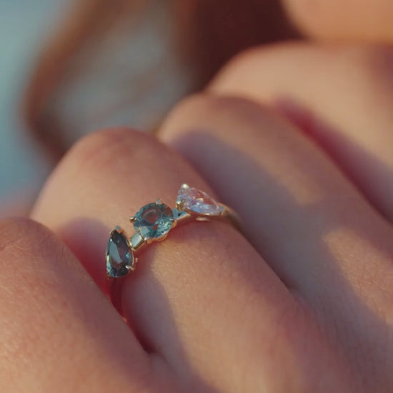 Video Three Stone Ring Sapphire Diamond