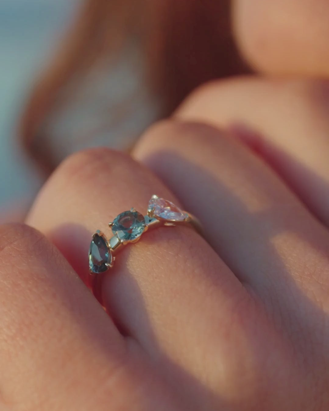Video Three Stone Ring Sapphire Diamond